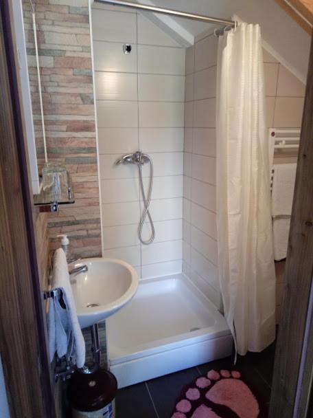 Guesthouse Marton Jezerce Exteriér fotografie