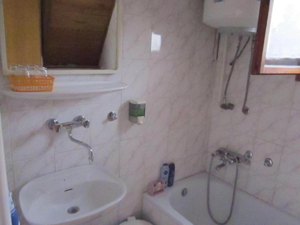 Guesthouse Marton Jezerce Exteriér fotografie
